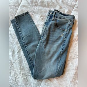 Abercrombie & Fitch Light Wash Ripped Ultra High Rise Skinny Jeans size 25